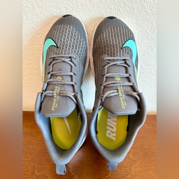 Nike Kids Air Zoom Speed 2 (GS)
Running Shoes Size 7Y
Gunsmoke/Dynamic Turquoise - Picture 4 of 12